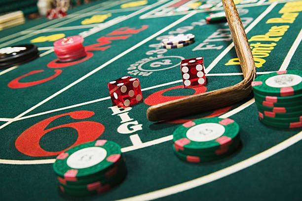 Live roulette wheel at idn89 login with dealer and betting layout